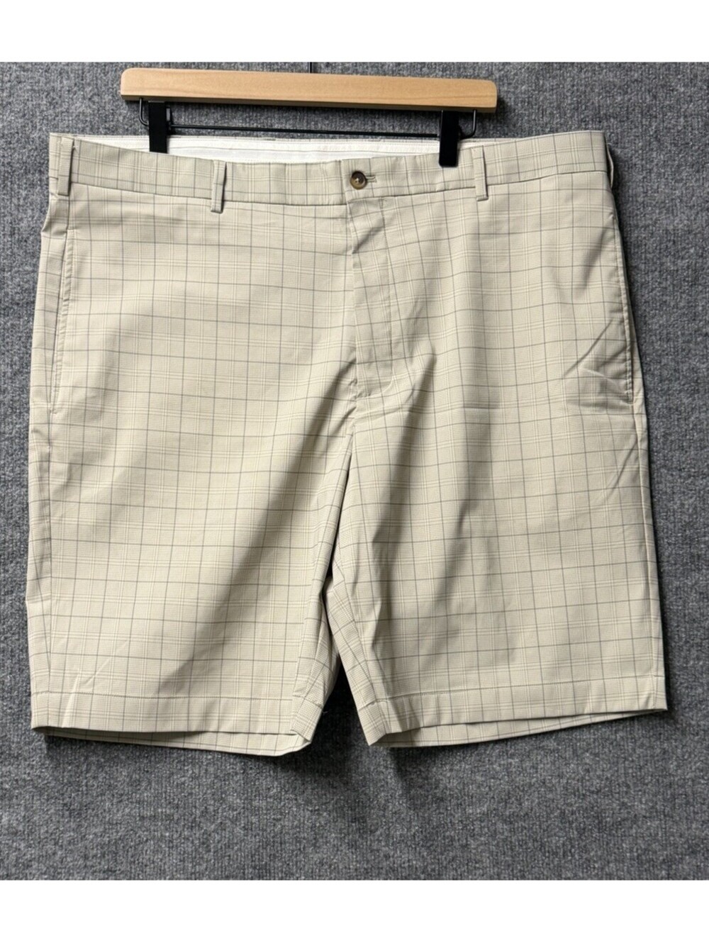 Greg Norman Golf Shorts Men’s 38 Beige Plaid Stretch Performance
